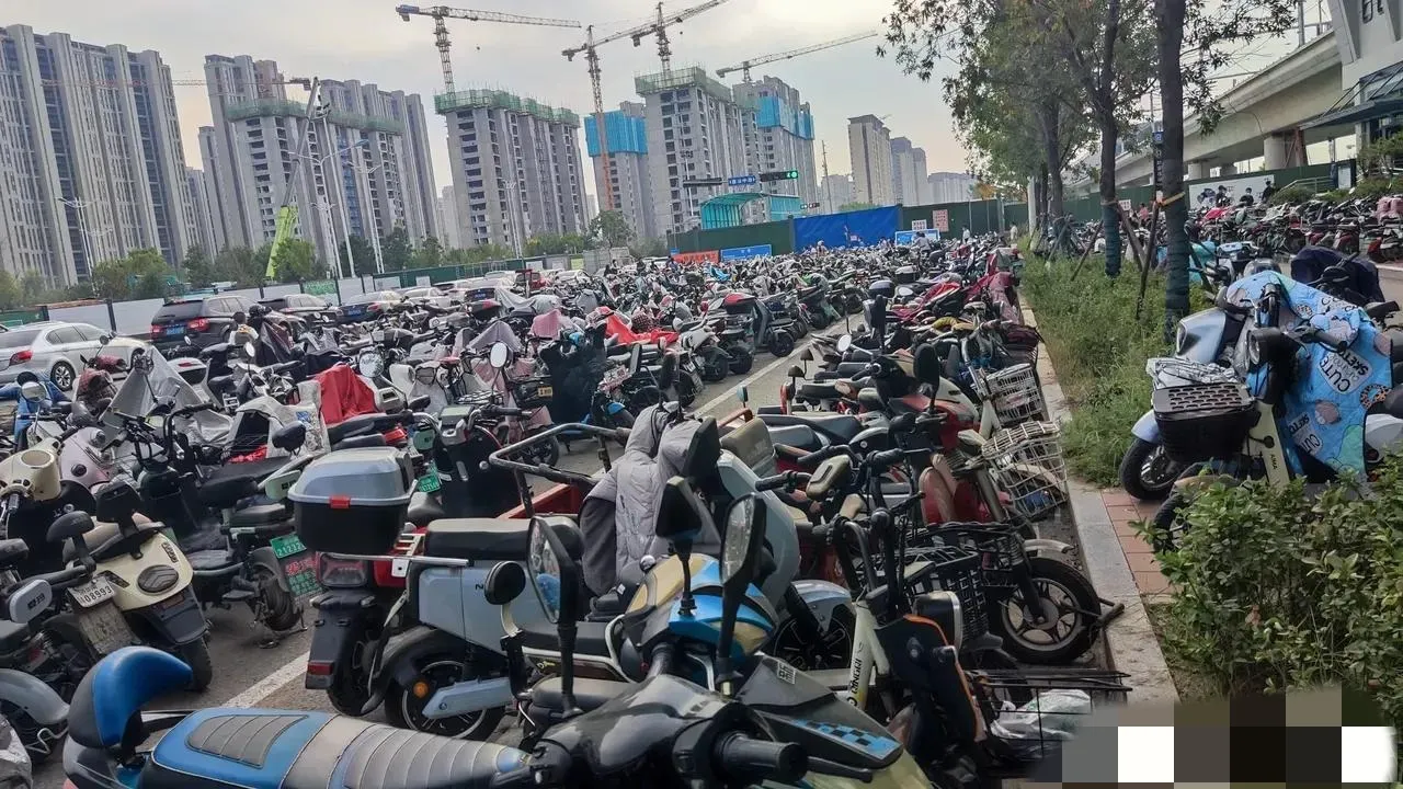 同样是山东城市，为啥济南电动车遍地，青岛电动车就少很多呢？其实说到底还是济南做得