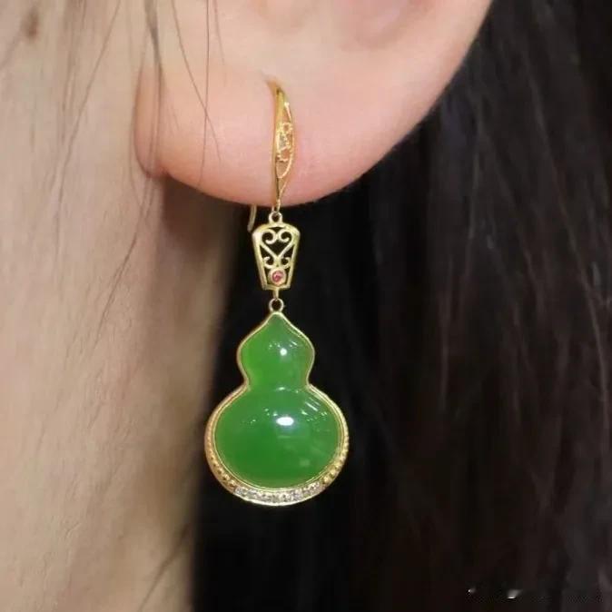 都说男人小心眼，我怎么发现老公的心眼没那么小啊？我问老公；如果我和同事异性