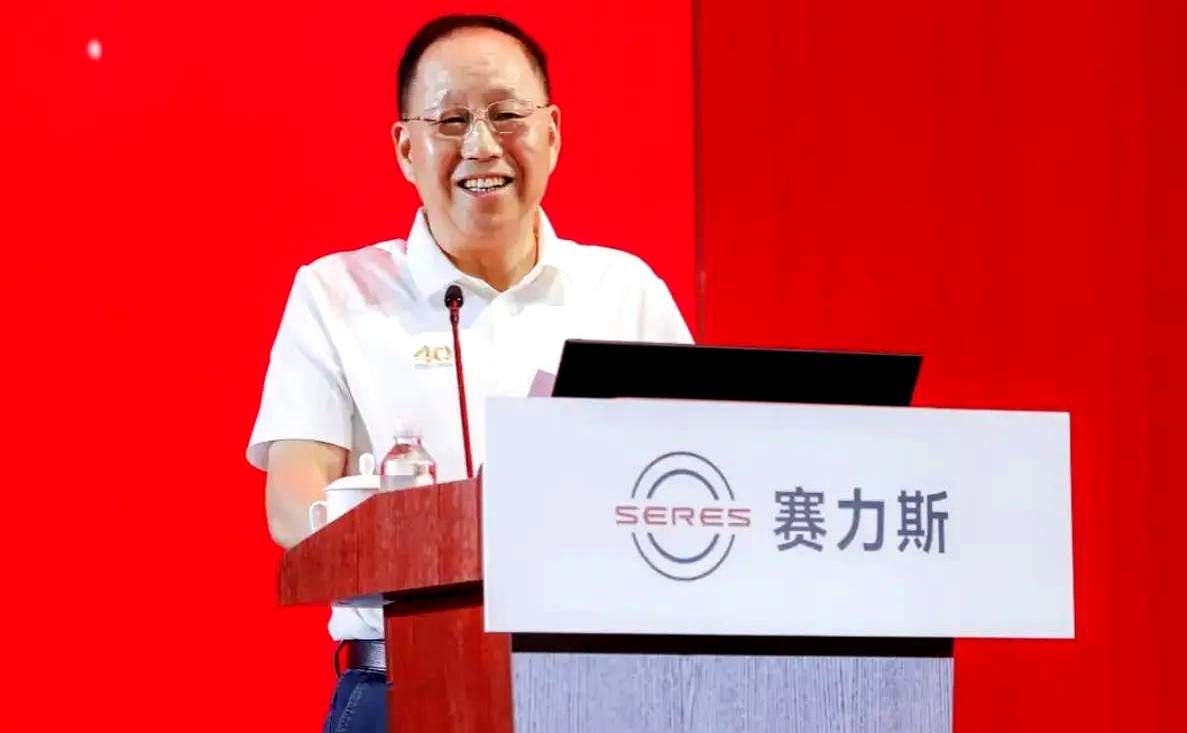 重庆要不要把问界和赛力斯拆开，各走各路？我真觉得该动刀了。赛力斯这两年亏得厉害，步子迈太大，非核心投