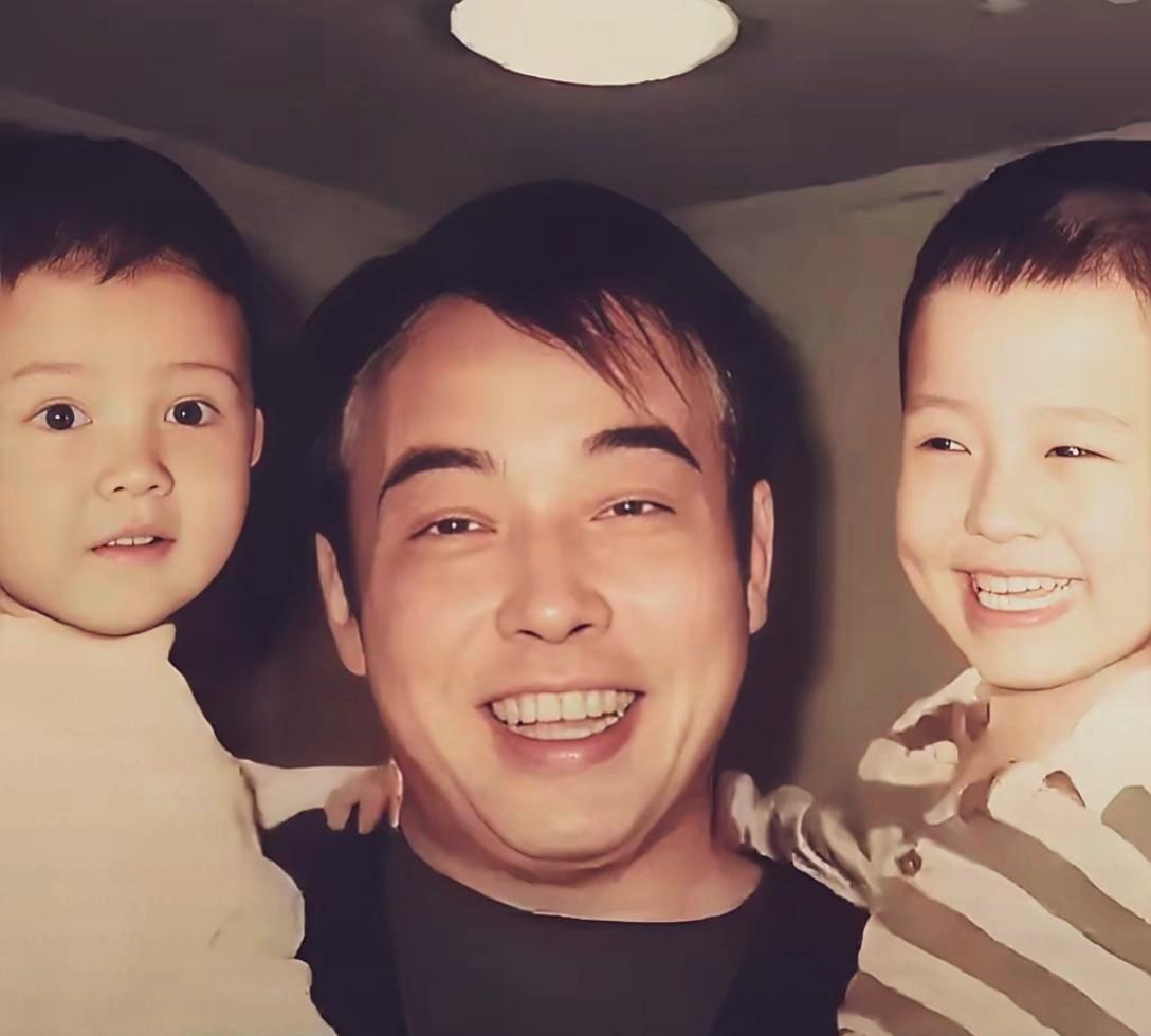 陈凯歌与他的两个儿子，白瞎陈红的美貌，都像他爹。不过也挺帅！#陈凯歌##陈红