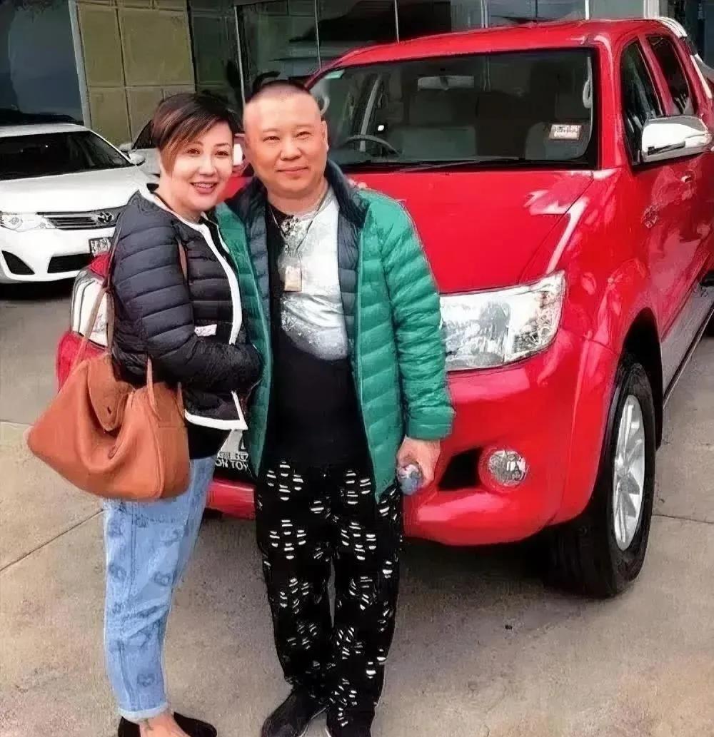 当年，德云社的栾云平建议郭德纲对徒弟们进行公司化管理，所有人签合同，每个月有固定