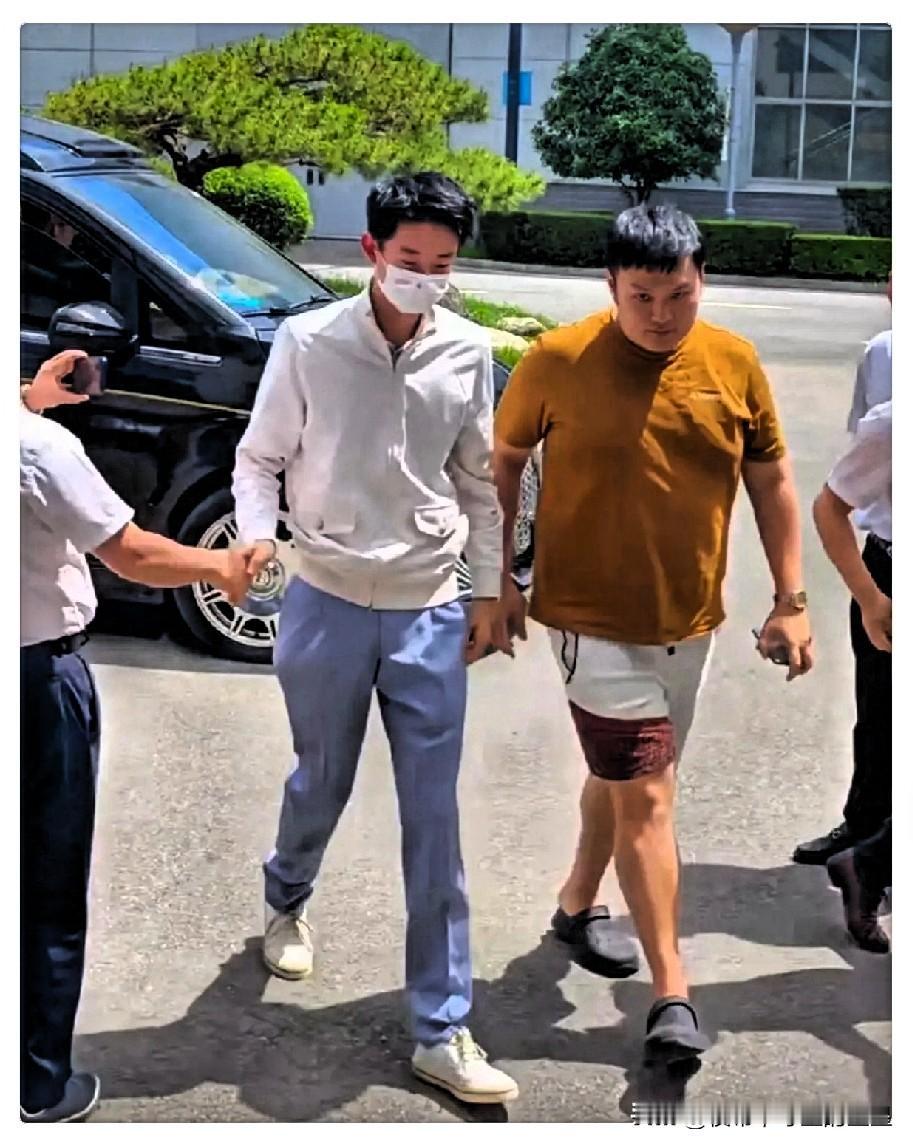现实版的滴水之恩，涌泉相报出现了！吴宜泽西安见面会前，先和父母到了南洋迪克，不为