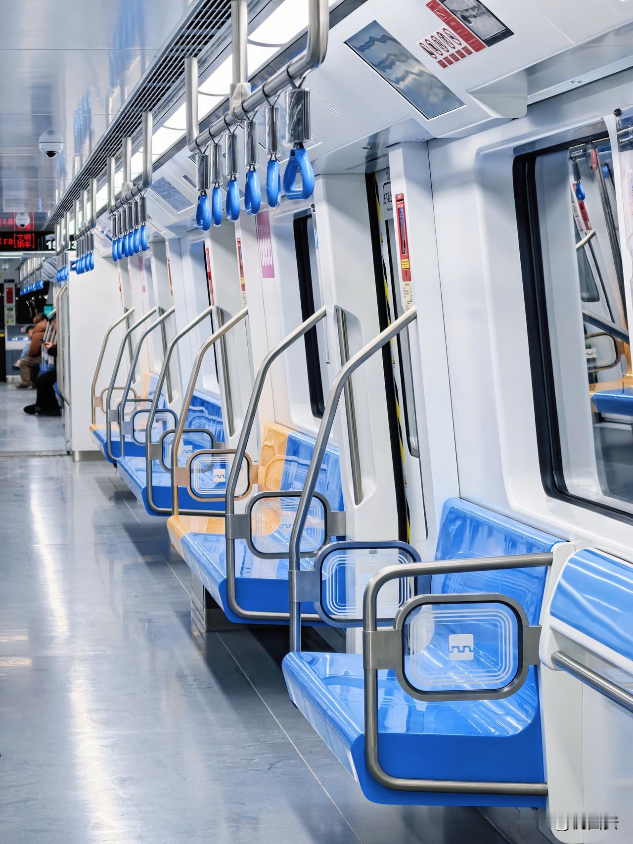 继8号环线之后，地铁15号线将成为西安第二条使用无人驾驶A型列车的线路。运营方式