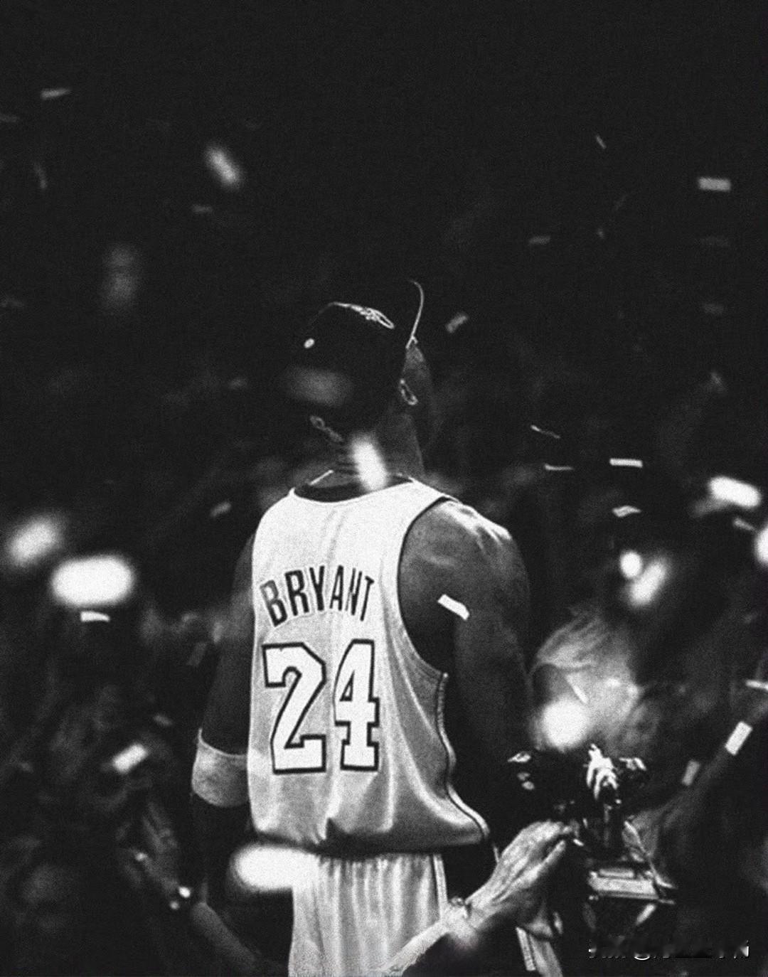 曼巴永存：科比·布莱恩特——篮球传奇与不朽精神的永恒回响