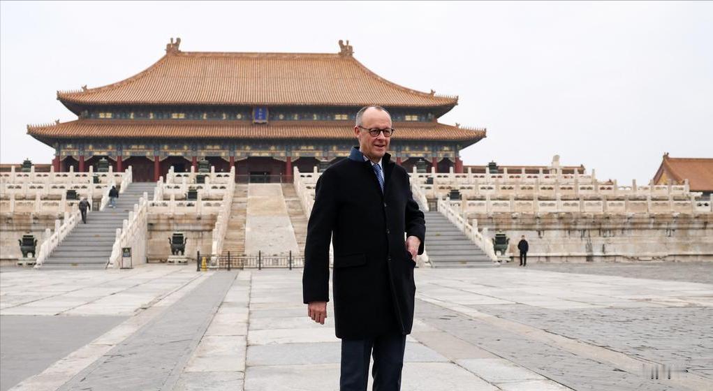 对中国采取更强硬措施？德国《商报》近日刊发题为“德国总理的中国困境”的文章写道：
