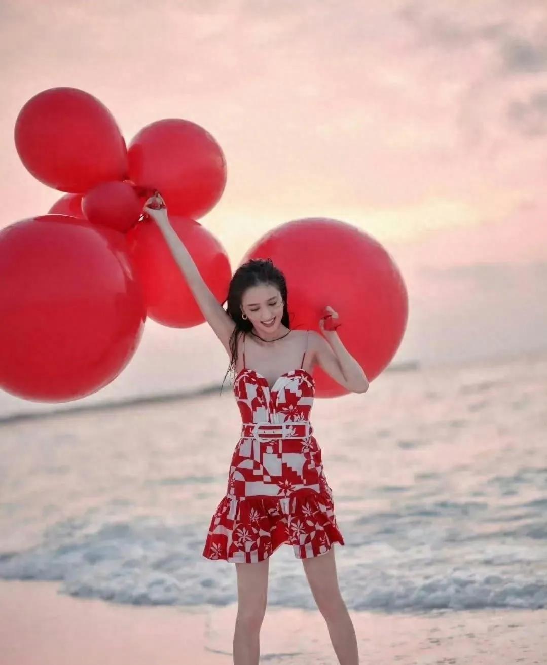 佟丽娅这身材绝了！✨谁看了不喊一句绝！佟丽娅这大长腿又长又直，线条超优越?