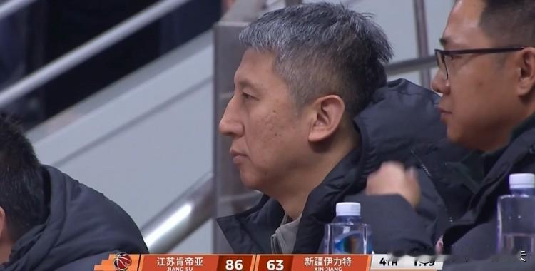 江苏主帅易立赛后喊话郭士强！推荐江苏后卫庞峥麟进国家队，他在对阵新疆比赛，稳健控