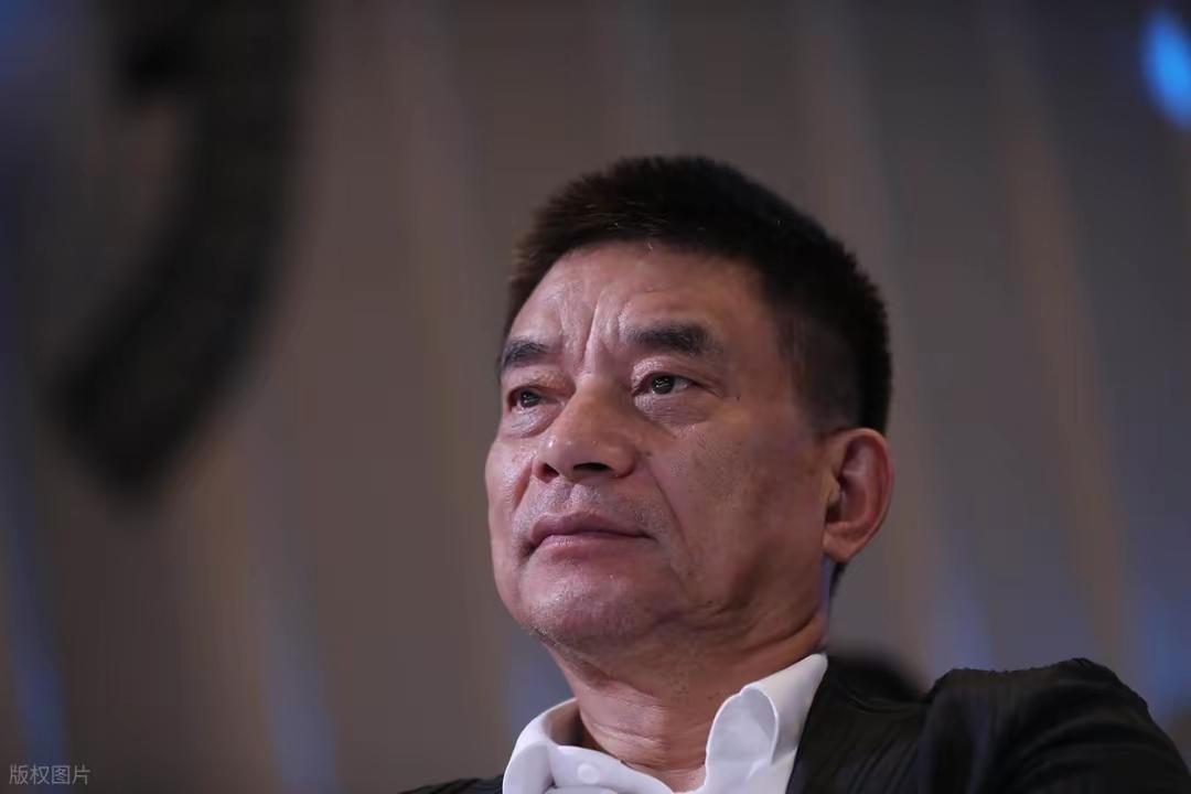 巨债824亿、单季巨亏近9亿！前首富企业翻车，行业顽疾彻底暴露老牌民企巨头