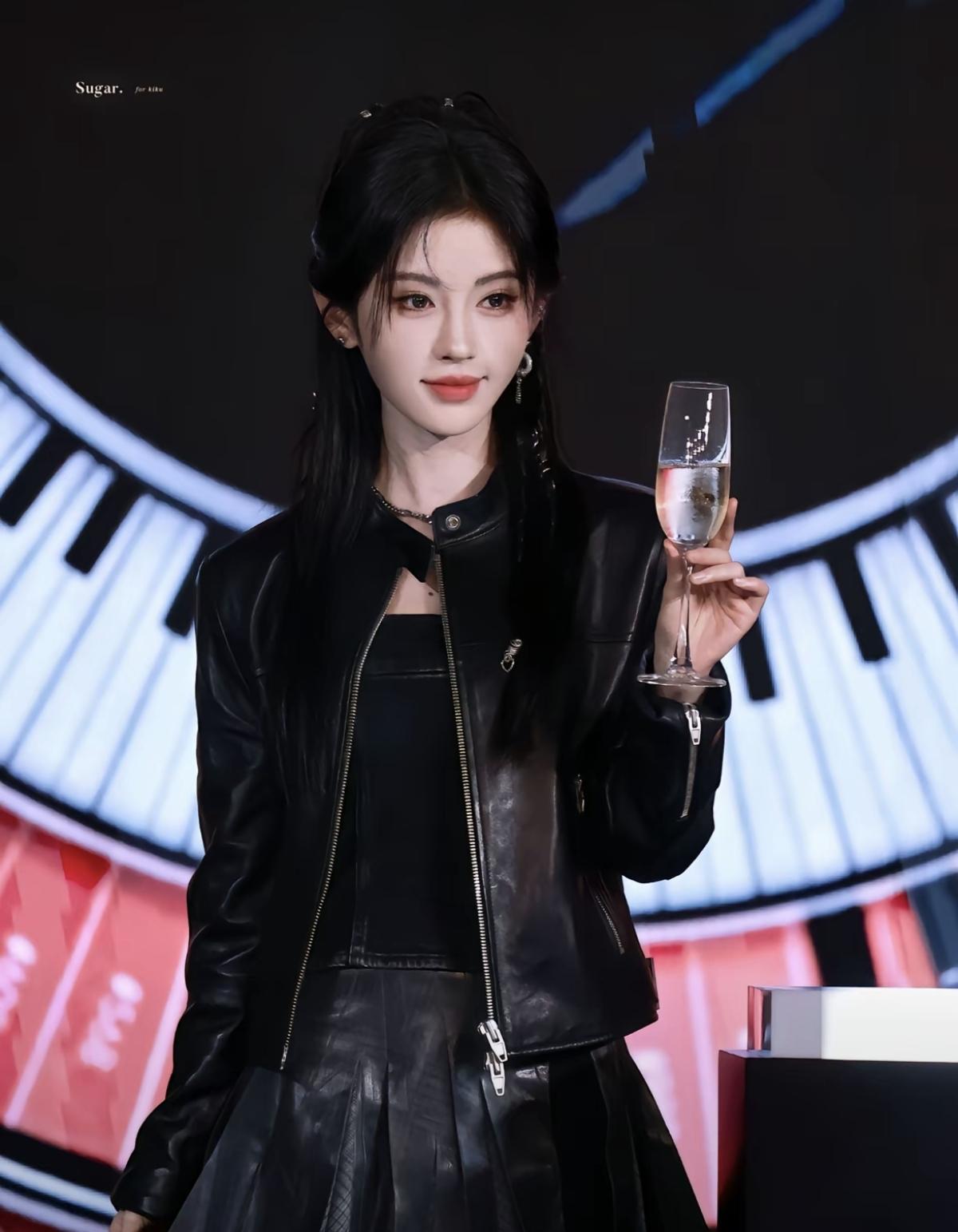 鞠婧祎真的太太太太太太太太美了，你可以批评她演技不好，但你不能说她不好看，太美了