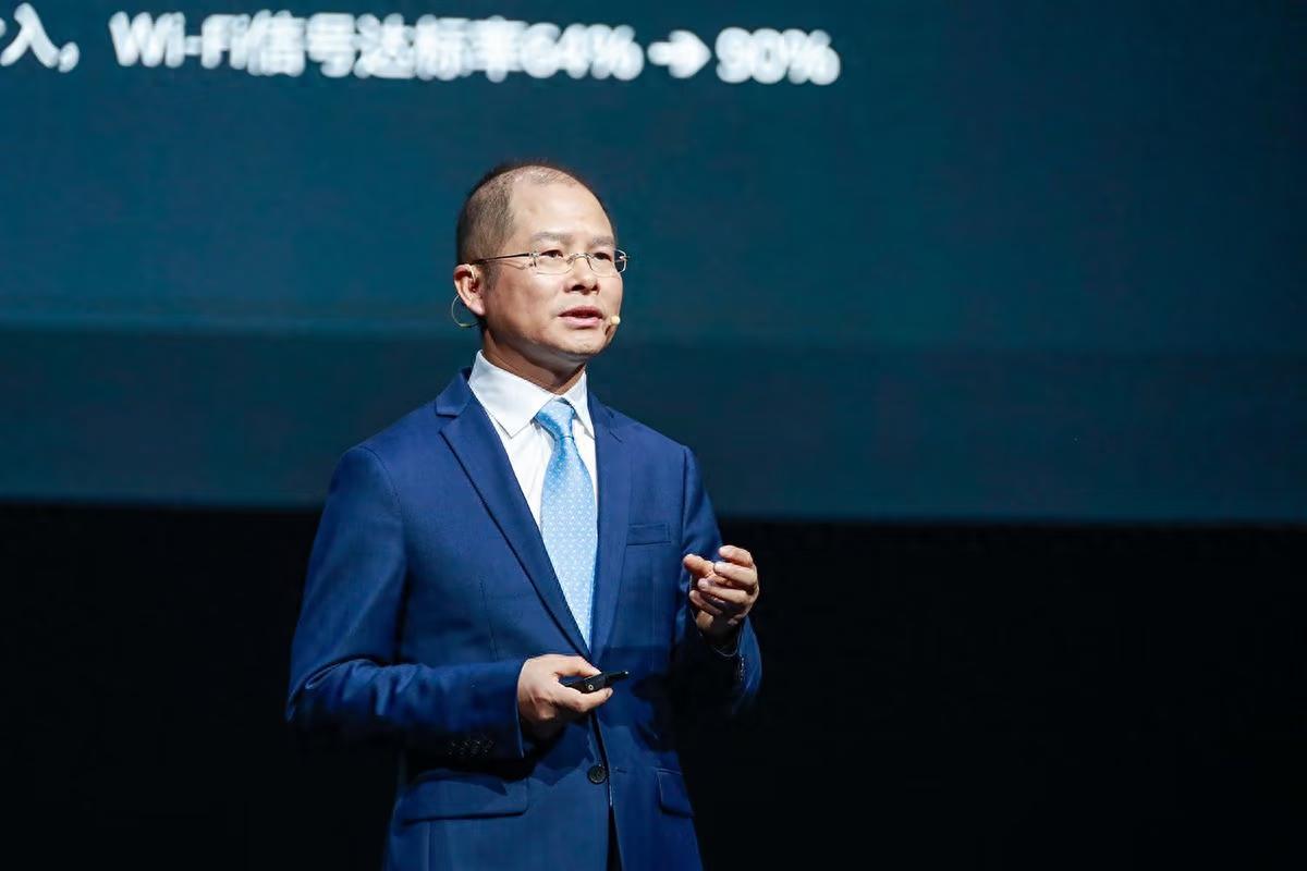1亿——鸿蒙生态跨过了一条关键线。鸿蒙的用户规模今年正式突破1亿，华为由此坐实