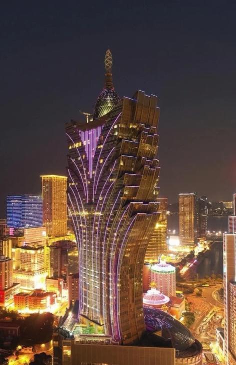 澳门有趣的地方在于：如果你在赌场赢了2000万，想要转身离开，当然可以，
