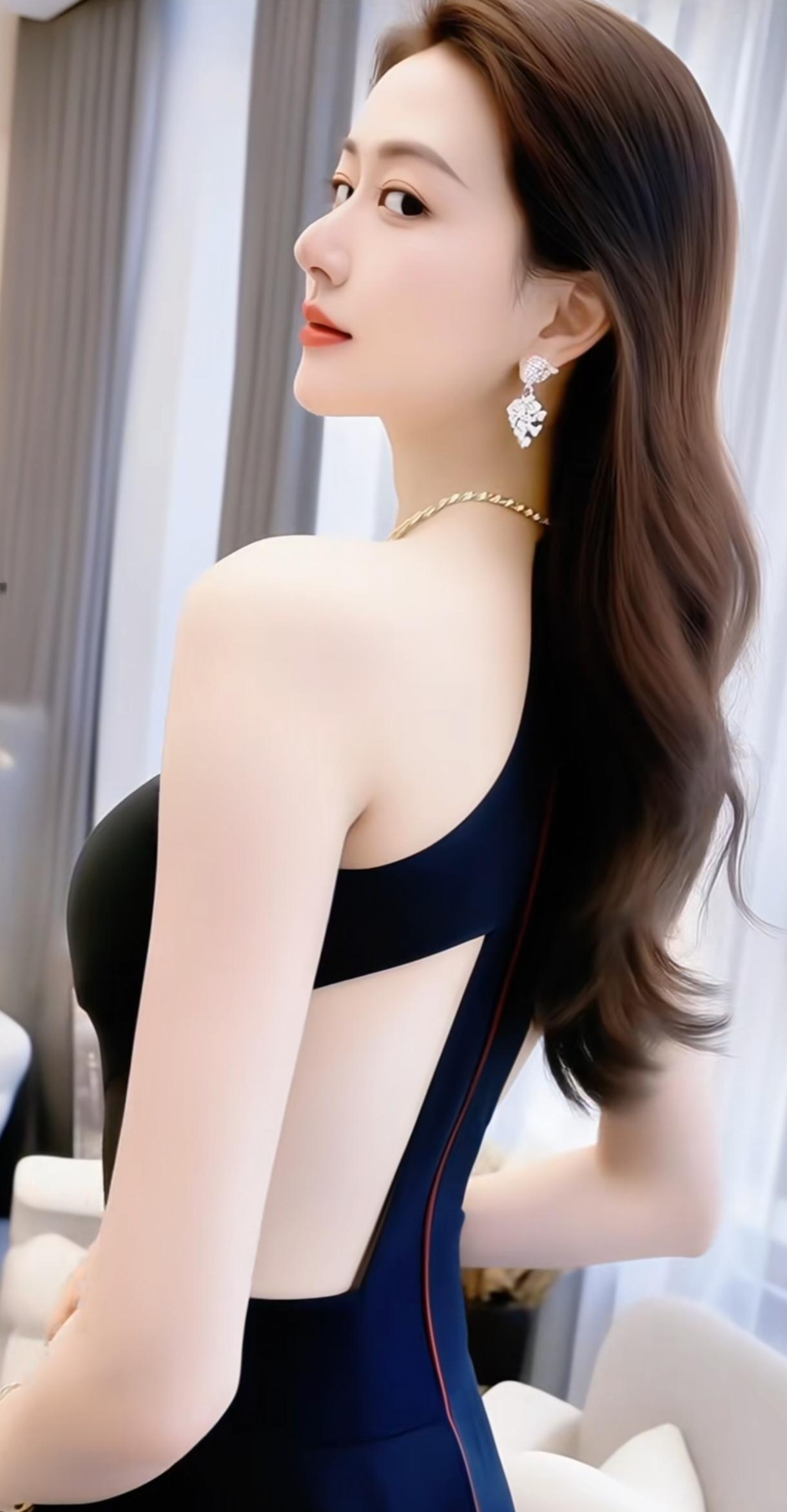 美到骨子里的女人，是什么样子的美到骨子里女人，浑身散发着青春和活力，传统美和现代