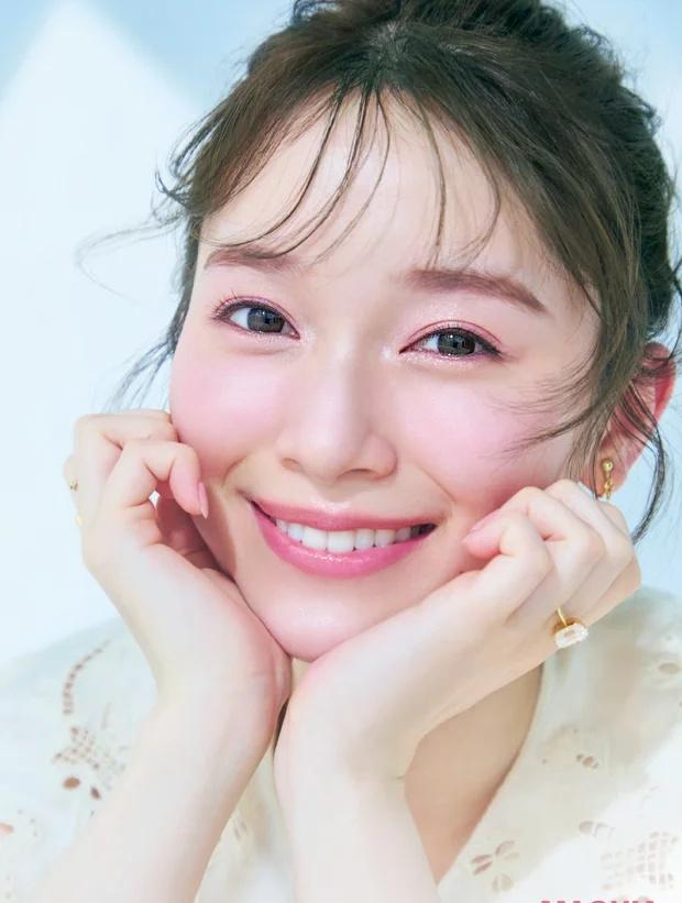 櫻坂46超话【守屋麗奈さん】透明感アップ！「青みピンク」のワントーンメイクHO