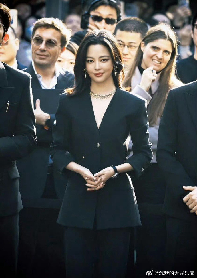 好自信好耀眼！中国内地籍演员就她一个人得了这奖，厉害，演员全球最高奖项之一！“我