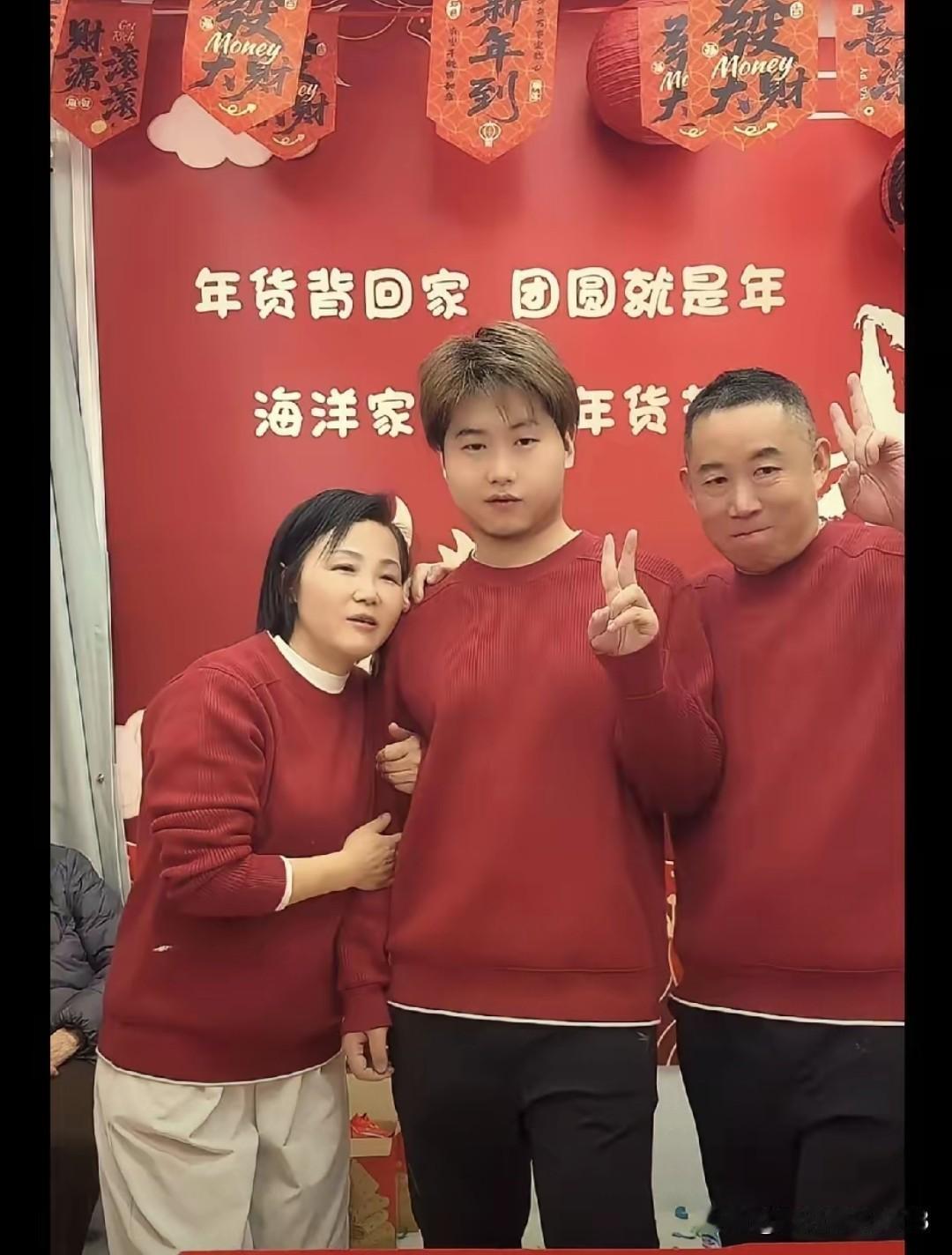 孙海洋真的大方，儿子孙卓过生日，直接送上车钥匙。孙卓感动的不行，直播间人气更上一