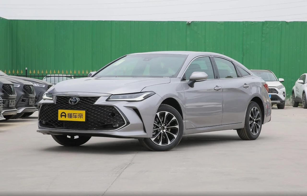 预算12万左右，想买台体面点的B级车，二手亚洲龙值不值得冲？说实话，这个问题真