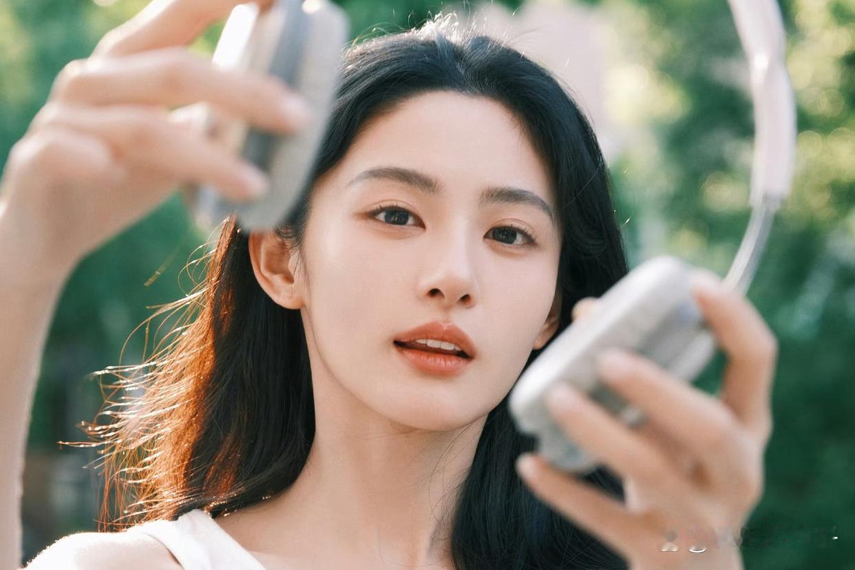 1.张杰直接起诉了他油腻舞台视频的博主，他很在意自己的形象，但除了唱功，他的动作
