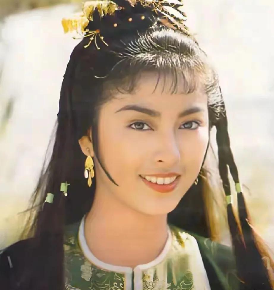 70岁米雪惊艳颁奖礼，“老来俏”直接封神！昨晚TVB万