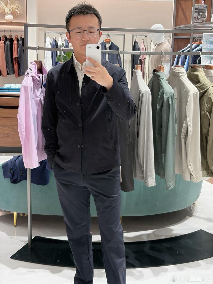 帮我选一选，哪套衣服好看？