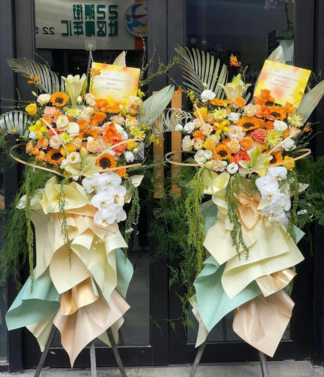 老大从知道你要开巡演就开始盼，每天刷你的舞台视频续命，就想亲眼看看舞台上闪闪发光