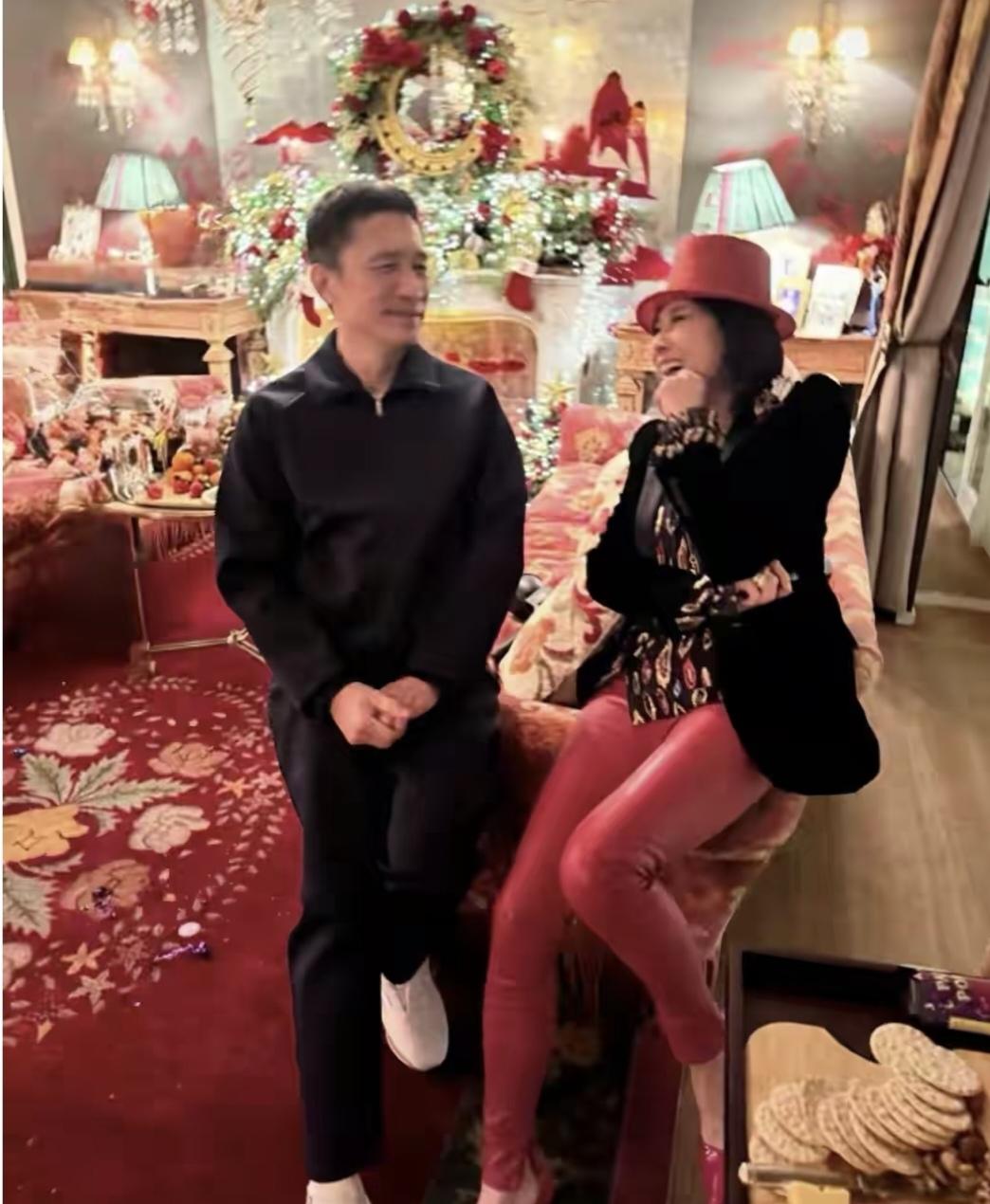 60岁的刘嘉玲还是精神勃勃，邀请80岁的老妈在豪宅里一起过新年，这孝心值得点赞！