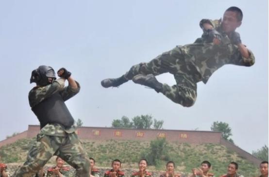 当过兵的都知道“黑龙十八手”，堪称部队高杀伤力拳术和擒拿格斗绝学，1995年以后