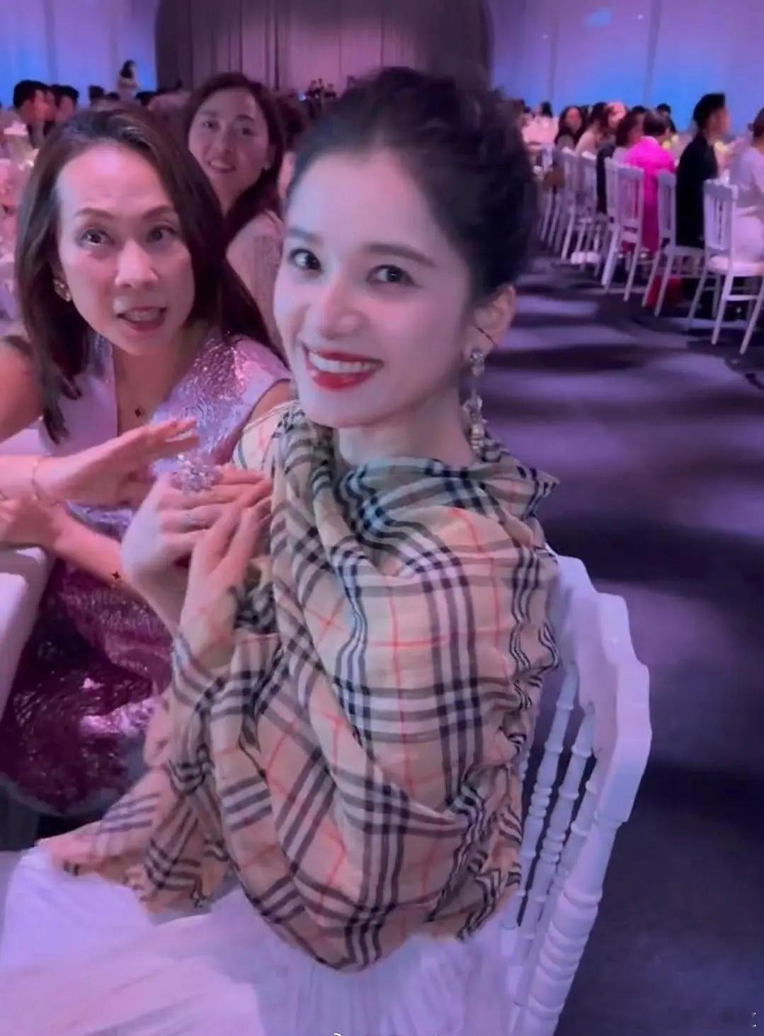 美貌与娇憨感并存​​​