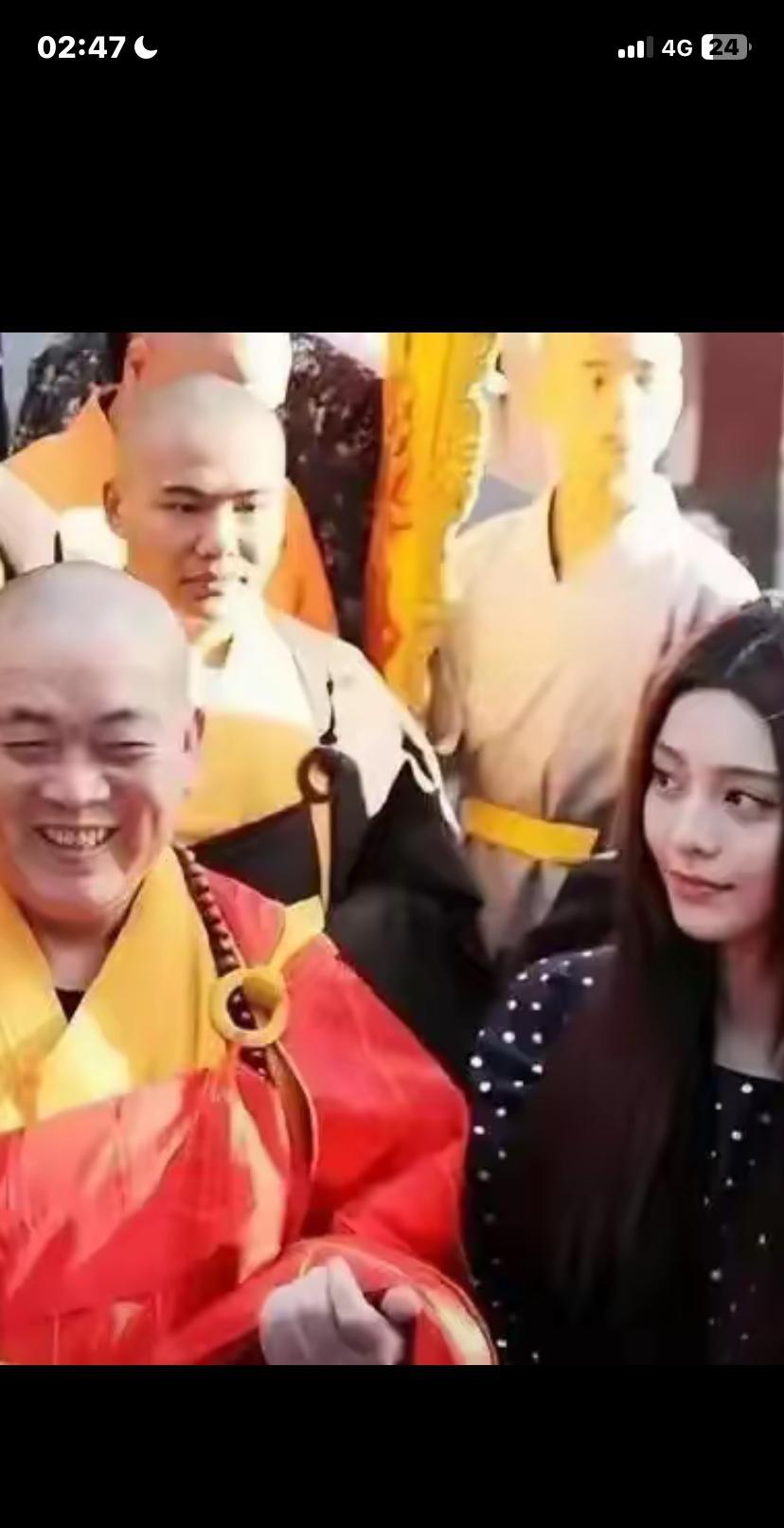 你还真别不信，“有钱可以鬼推魔”，像释永信这相貌，虎头虎脑，你说要相貌也没啥相貌