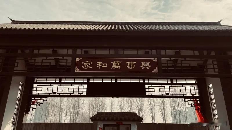 问大家一个问题，这过年有几家不吵不闹，然后和和气气过的年，现在的人呀，不