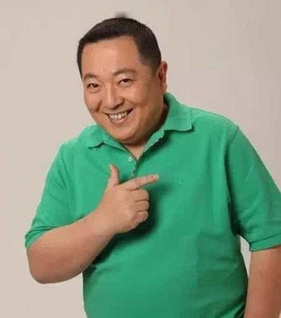 1992年，36岁的董浩因一盘毛蚶致肝坏死，在仅剩8天的余命里，他忍痛交出录像脚