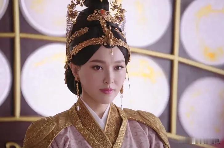 1015年，辽圣宗耶律隆绪在萧太后处遇见一位白皙貌美的宫女，他借着酒意宠幸了她。