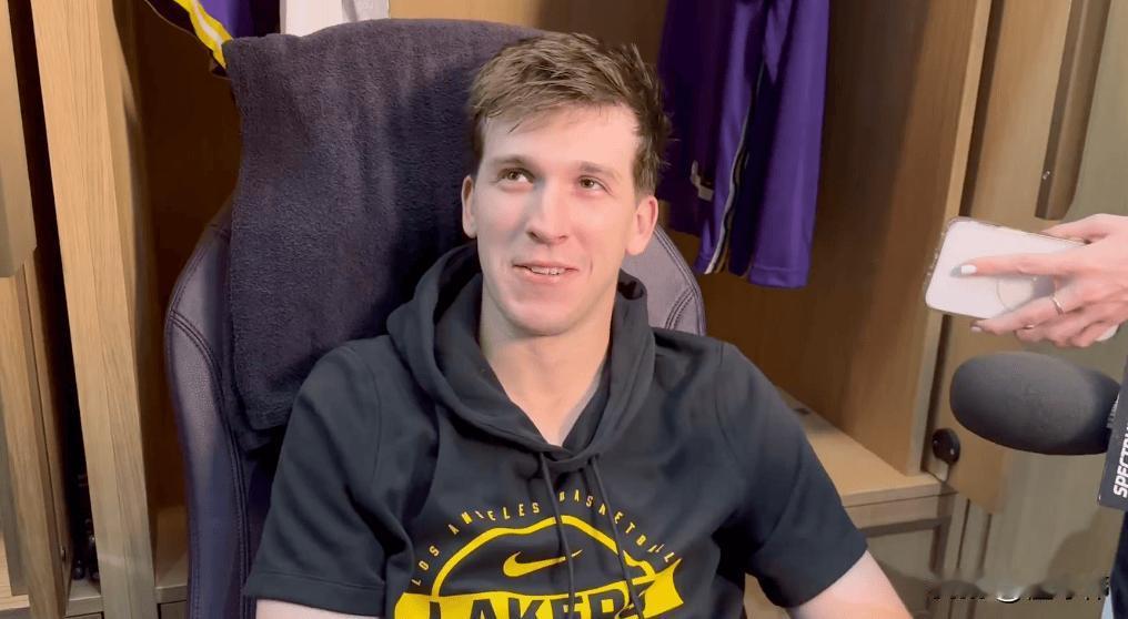 有点意思！里夫斯谈跟布朗尼完成空接配合：“这很酷，我是NBA历史上，第一位跟