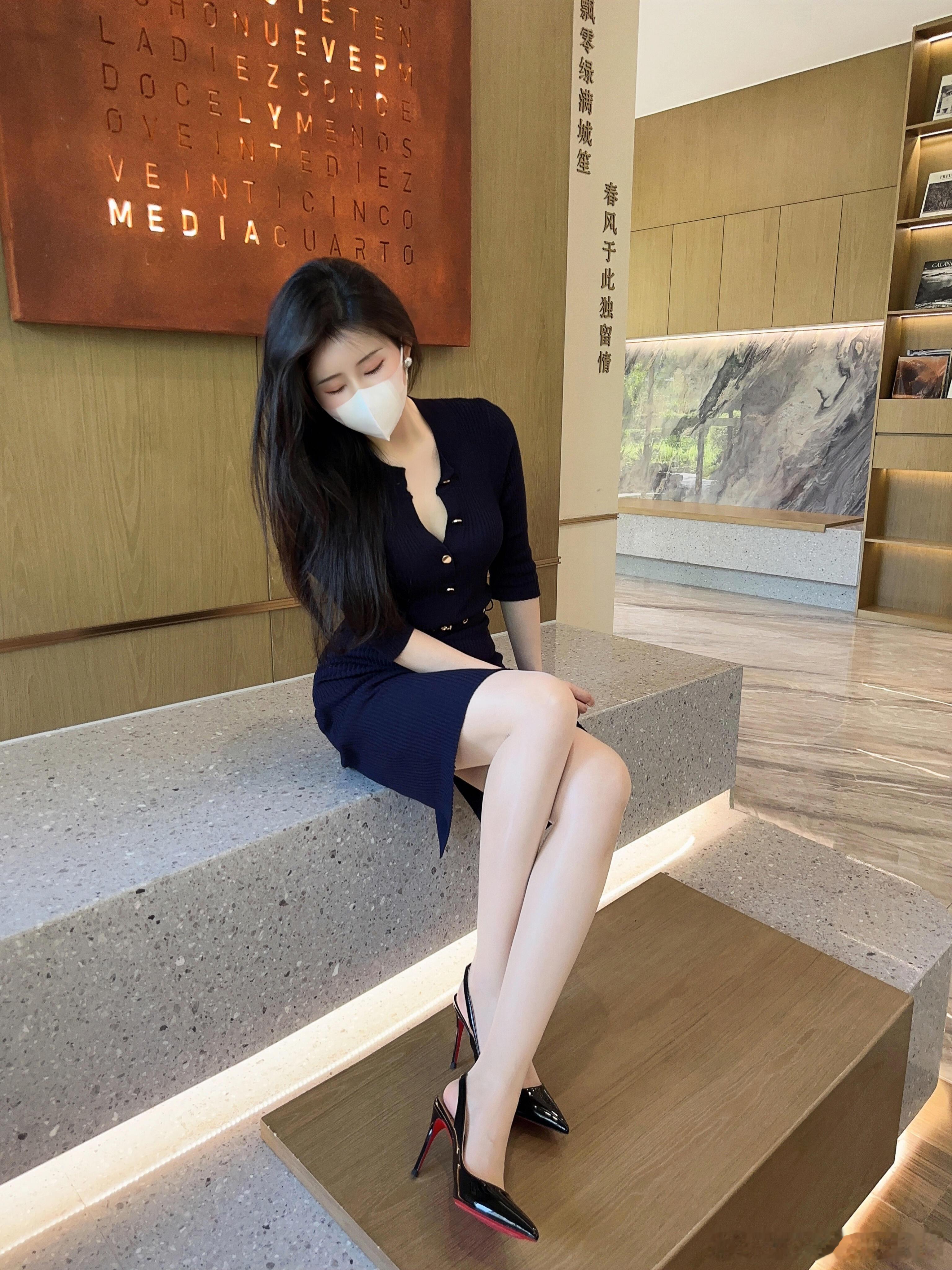 今天有点偏商务~