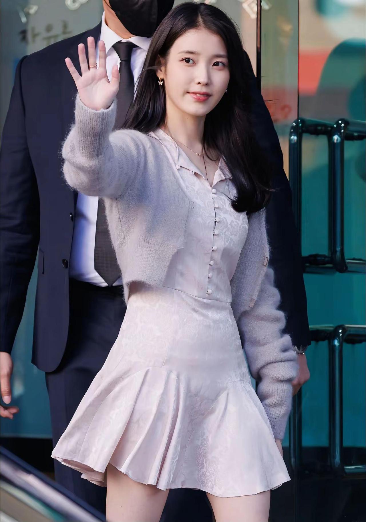 IU