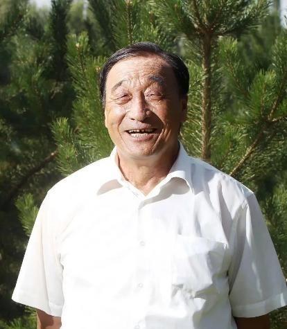 1998年，石光银种下的6万亩林场被纳入生态林场，禁止砍伐，这样一来，石光银手握