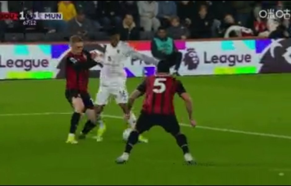 伯恩茅斯2比2曼联真是精彩！两度领先又两度被扳平，马奎尔这红点套餐直接送掉三分，