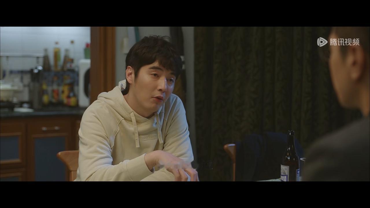 问心林逸完全是不成熟的表现，周筱风在听到张斟说“海外账户的事”还跑过来特地提醒自