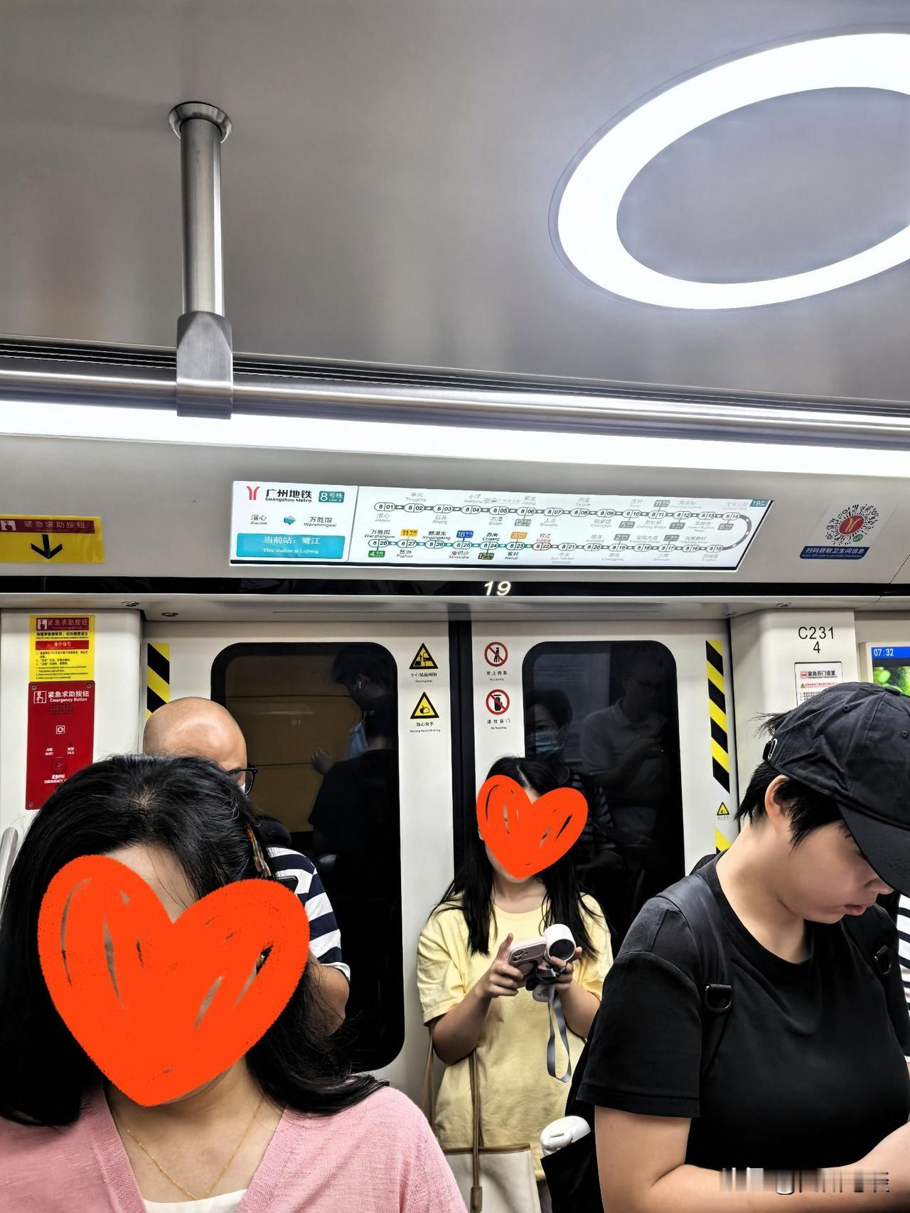 十年等一回，广州地铁老线也终于用上了新列车，广州终于也有跟上时代的地铁车厢了。广