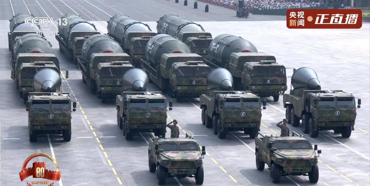 东风5C凭什么压轴出场？就凭东风5C射程20000公里，打击范围覆盖全球！过去