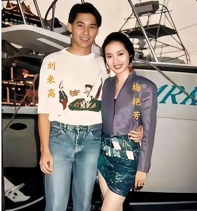 这是梅艳芳最爱的男人，看起来他们非常相爱，都是真人容貌，绝不是演员饰演的。你有