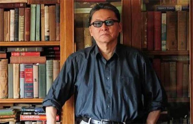 一次，三毛对李敖说:我去非洲沙漠是为了帮助那里的黑人！李敖反问道:你为什