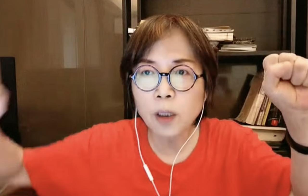 黄智贤自承“不反台独，也不促统”终于把话说出来了，也好，也算是把过去身上的那