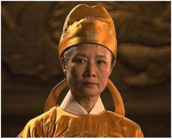 公元692年，武则天对张德说：“张爱卿，听说你生了个儿子，恭喜你啊！”张德赶紧跪