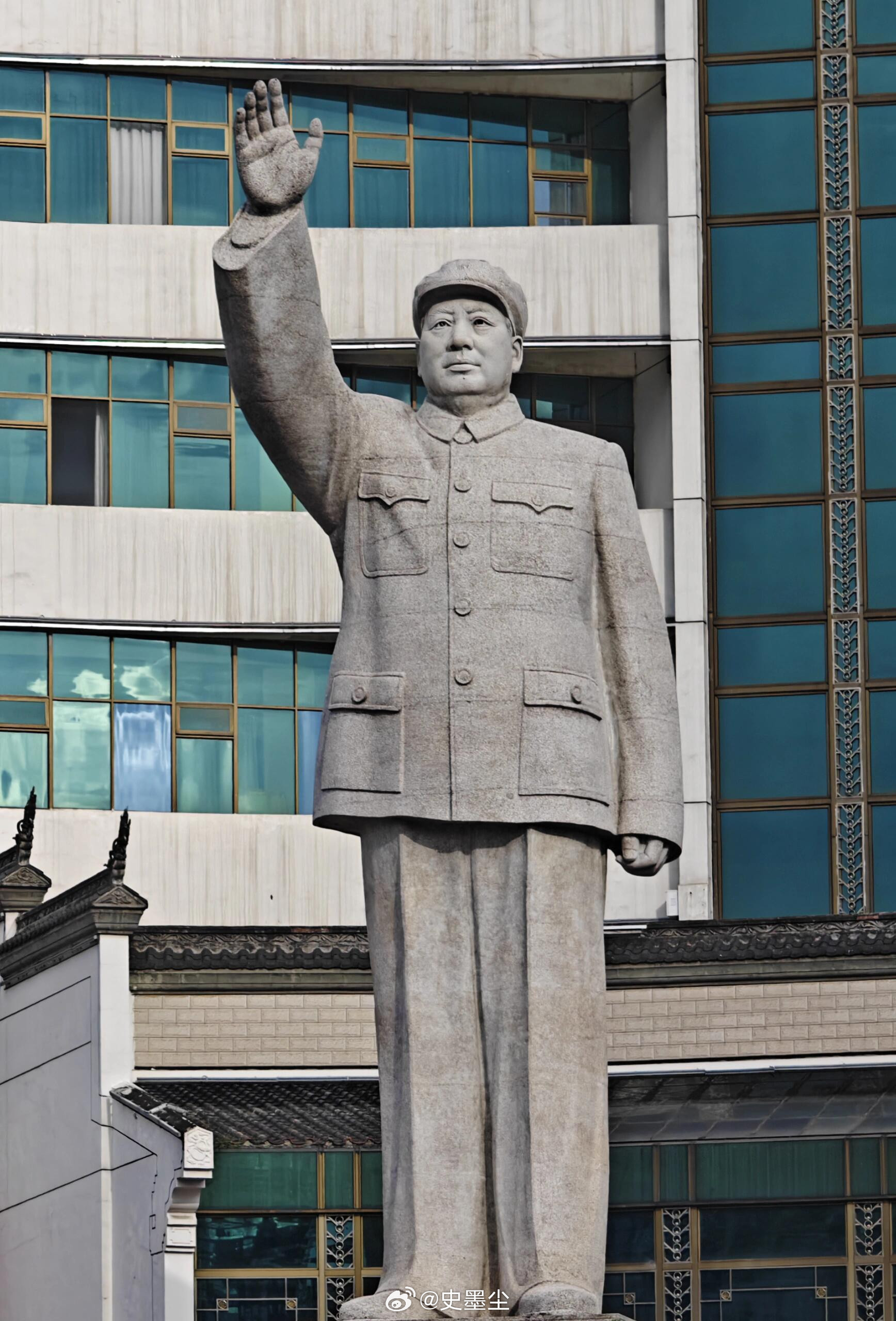 毛泽东同志研读《毛选》收获的不仅是历史认知，更是一套务实深刻的思维方法论。其核