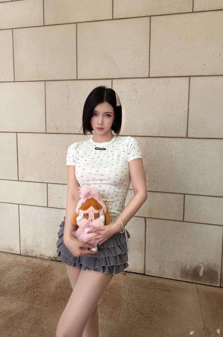 穿搭Wanni穿搭日记街拍美女时常感恩☺️crybaby