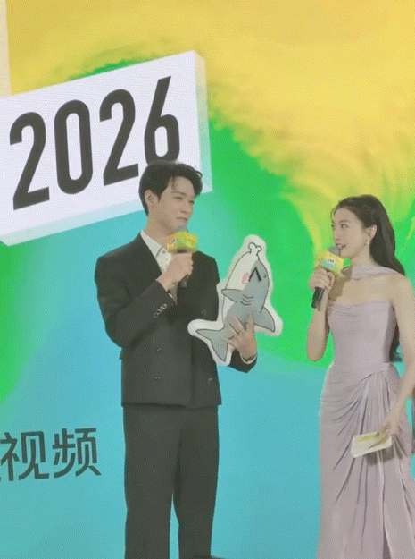 龚俊你还是忘不掉那条鲨鱼龚俊的鲨鱼DNA藏不住了！世另我话题直接唤醒魔性歌词，