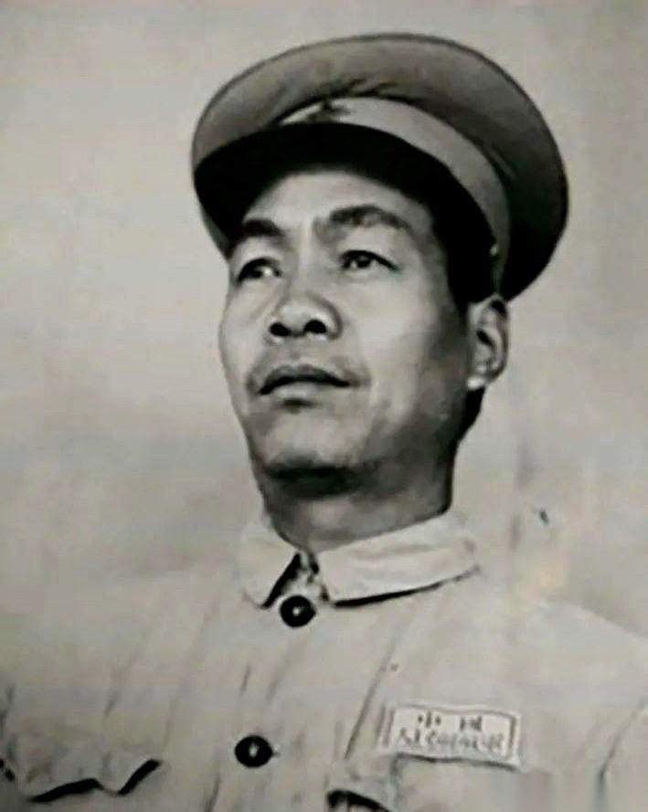 1934年，他把他最信任的警卫长调走了。身边人都以为这小伙子要失宠了，那可是委