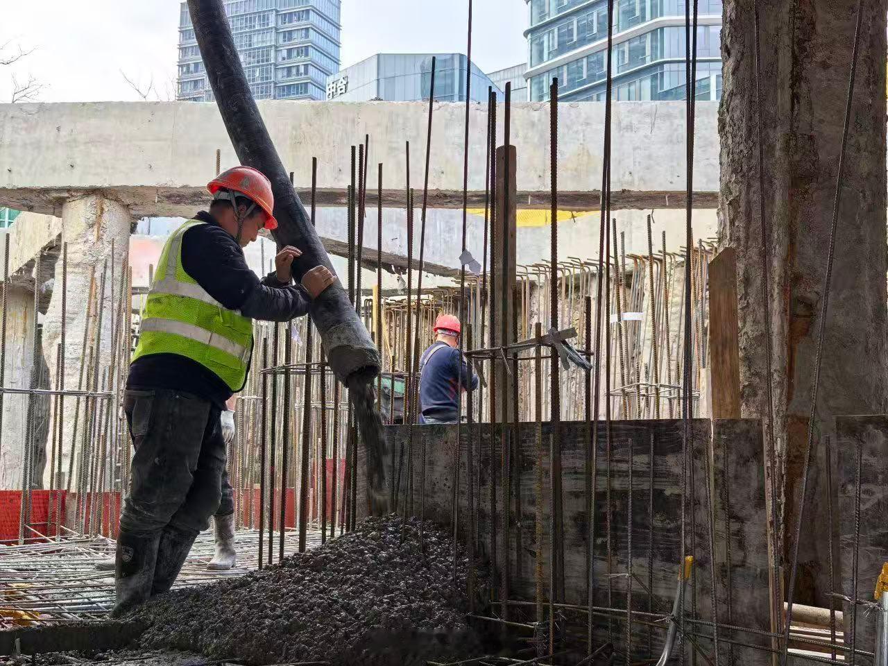 宁波50余名建设者新春守岗为新城建设加速2026年春节，宁波东部新城核心区以东