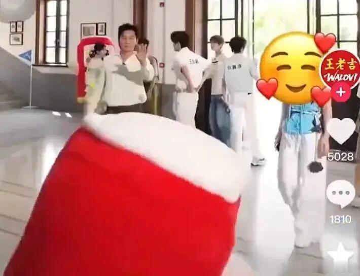 跑男最新物料针对性打码陈丽君，全程刻意挡脸、删减镜头，区别对待不要太明显对比真的
