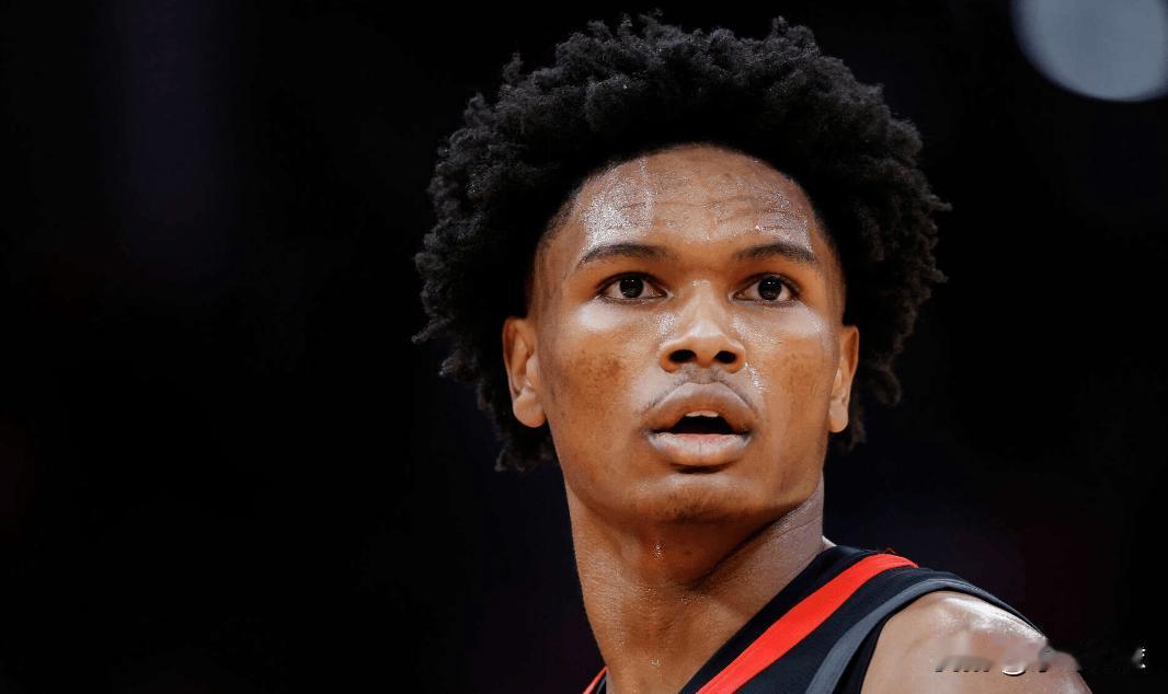 类型相似的卡斯尔和阿门，现阶段到底谁更强一些？下面看一下他俩在本赛季的数据对比